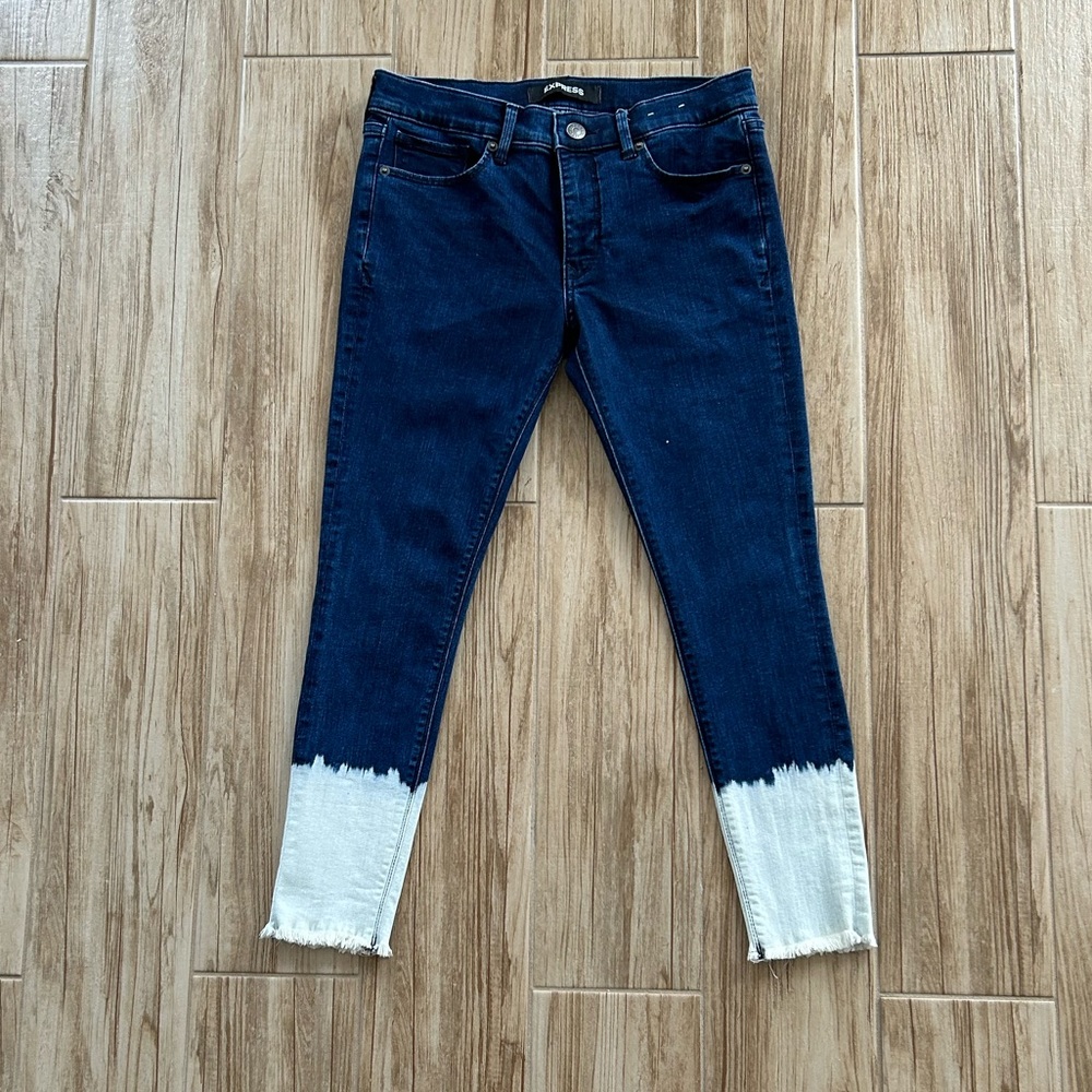 Express cropped skinny jeans with bleach-dipped raw hem Size 4S EUC